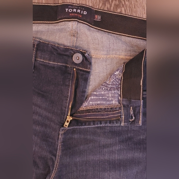 Torrid Premium Dark Wash Skinny Jeans Size 14R Stretch Jeggings Denim Casual - Picture 4 of 10
